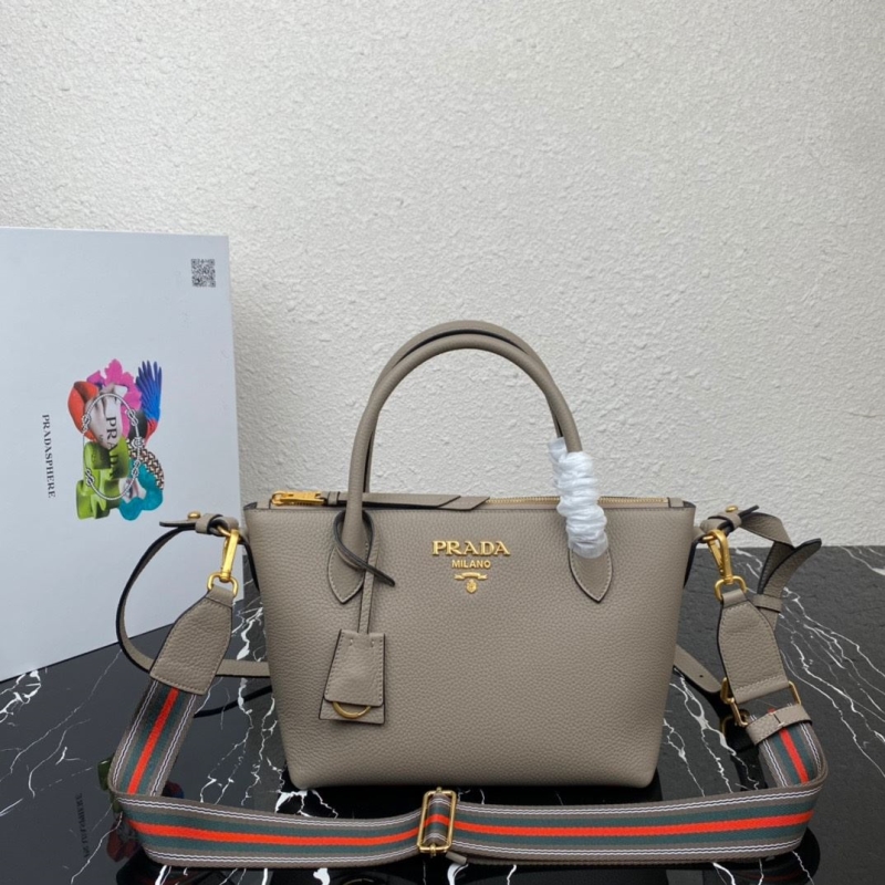 Pra*a shopping bags
